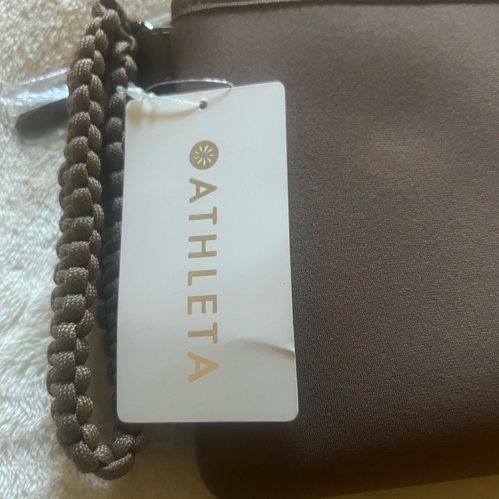 ATHLETA WRISTLET-NWT